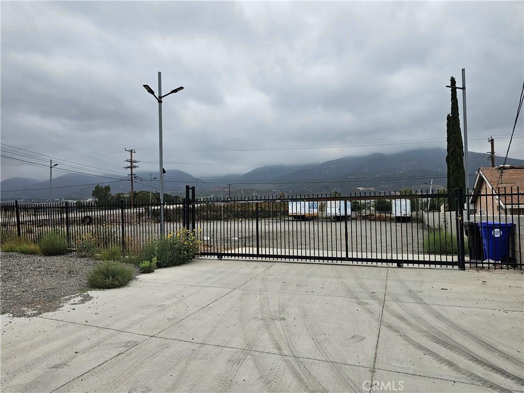 MLS #DW26143572 image #0