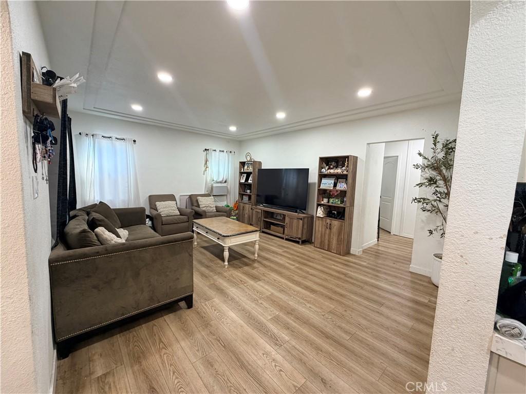 MLS #DW26187395 image #0
