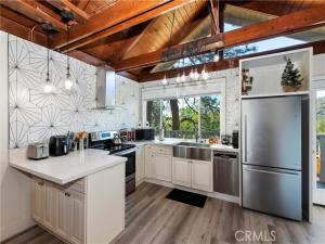 33026 Donner Lane Arrowbear CA 92382 | MLS #EV23152383 45 MLS #EV23152383 image #0