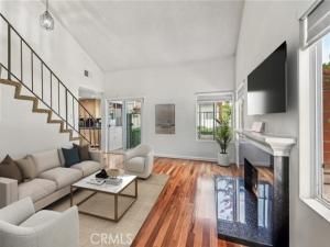 MLS #FR25197993 image #0