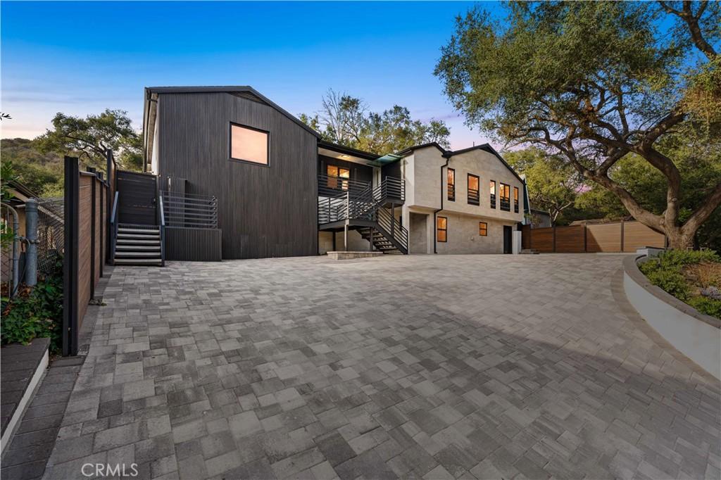 2911 E Chevy Chase DriveGlendale img 0