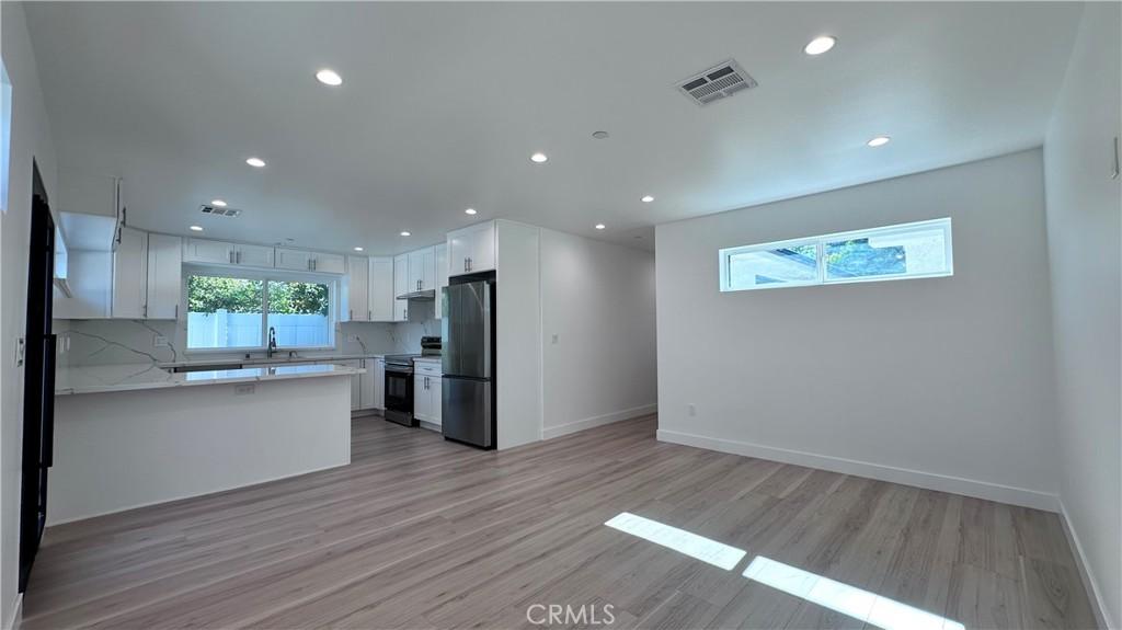 2135 N Brighton St. #101 Burbank CA 91504 | MLS #GD26162328 45 MLS #GD26162328 image #0