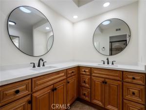 MLS #IV25189409 image #0