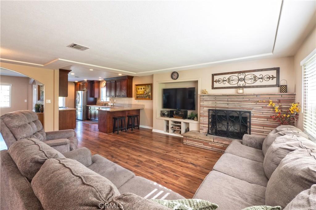 MLS #IV25255684 image #0