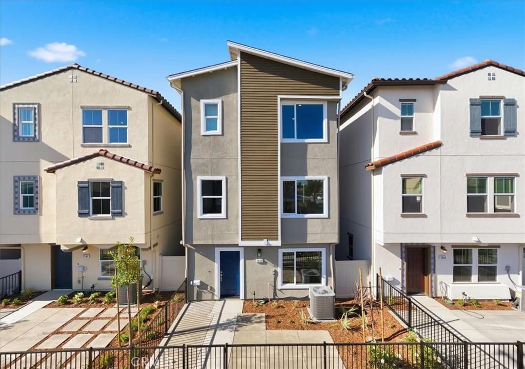 MLS #IV25266353 image #0