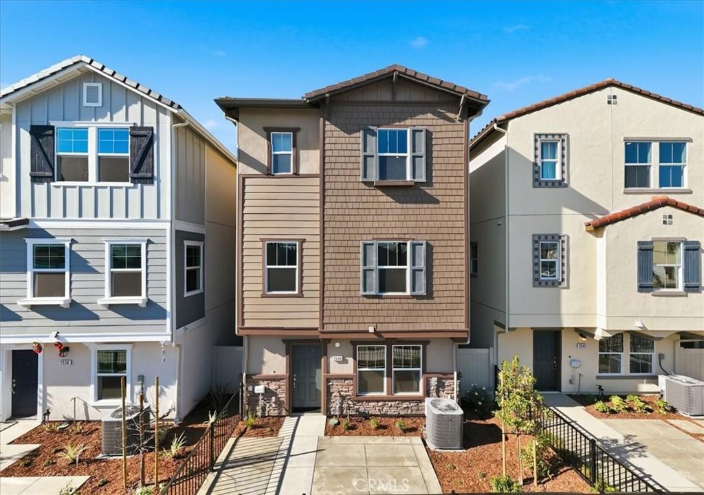 MLS #IV25266356 image #0