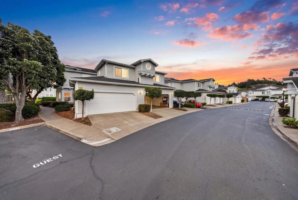 92 Outlook CR Pacifica CA 94044 | MLS #ML82059995 41 MLS #ML82059995 image #0