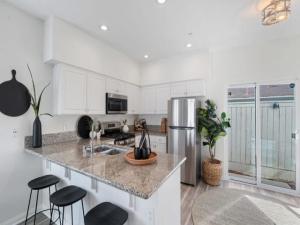 MLS #250037932SD image #0