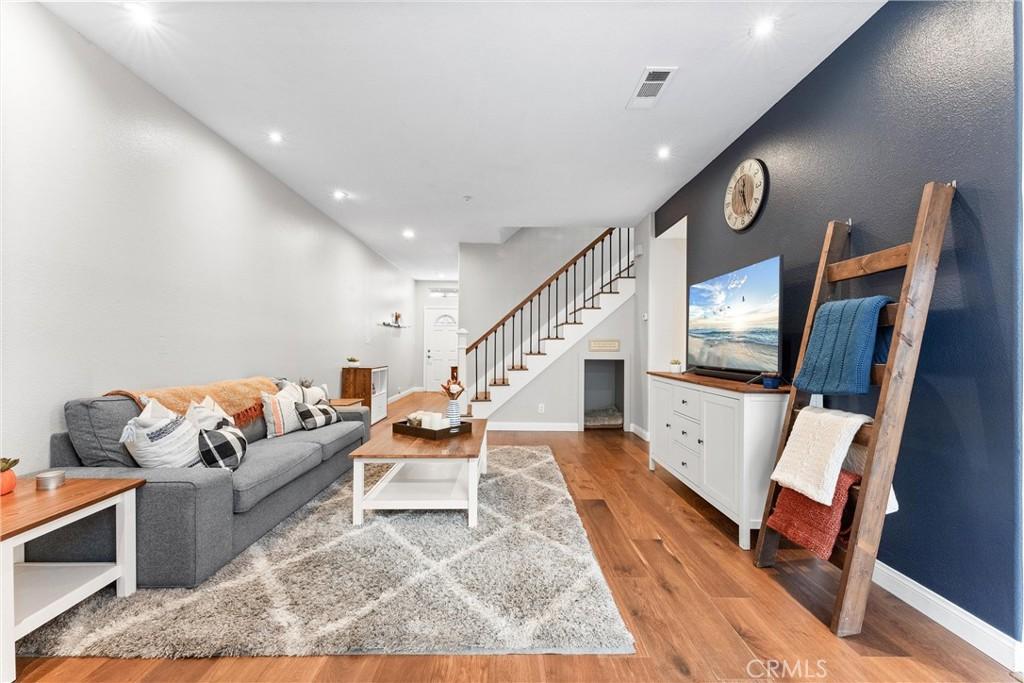 MLS #NP25266981 image #0