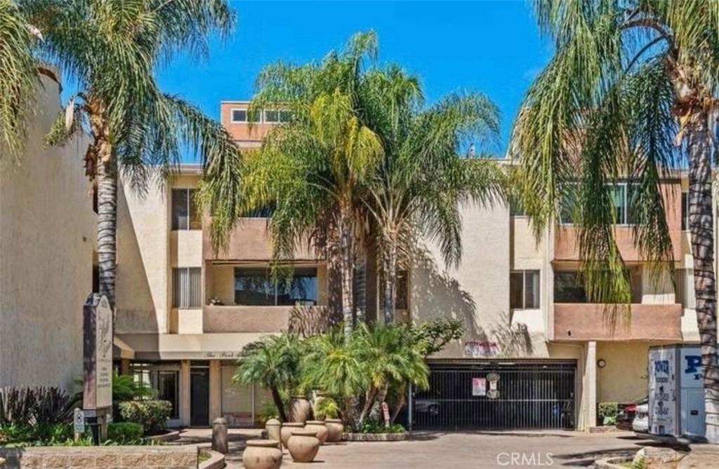 5325 Newcastle #108 Encino CA 91316 | MLS #NP26168928 45 MLS #NP26168928 image #0