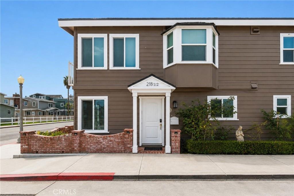 218 E Balboa #1/2 Newport Beach CA 92661 | MLS #NP26174387 45 MLS #NP26174387 image #0