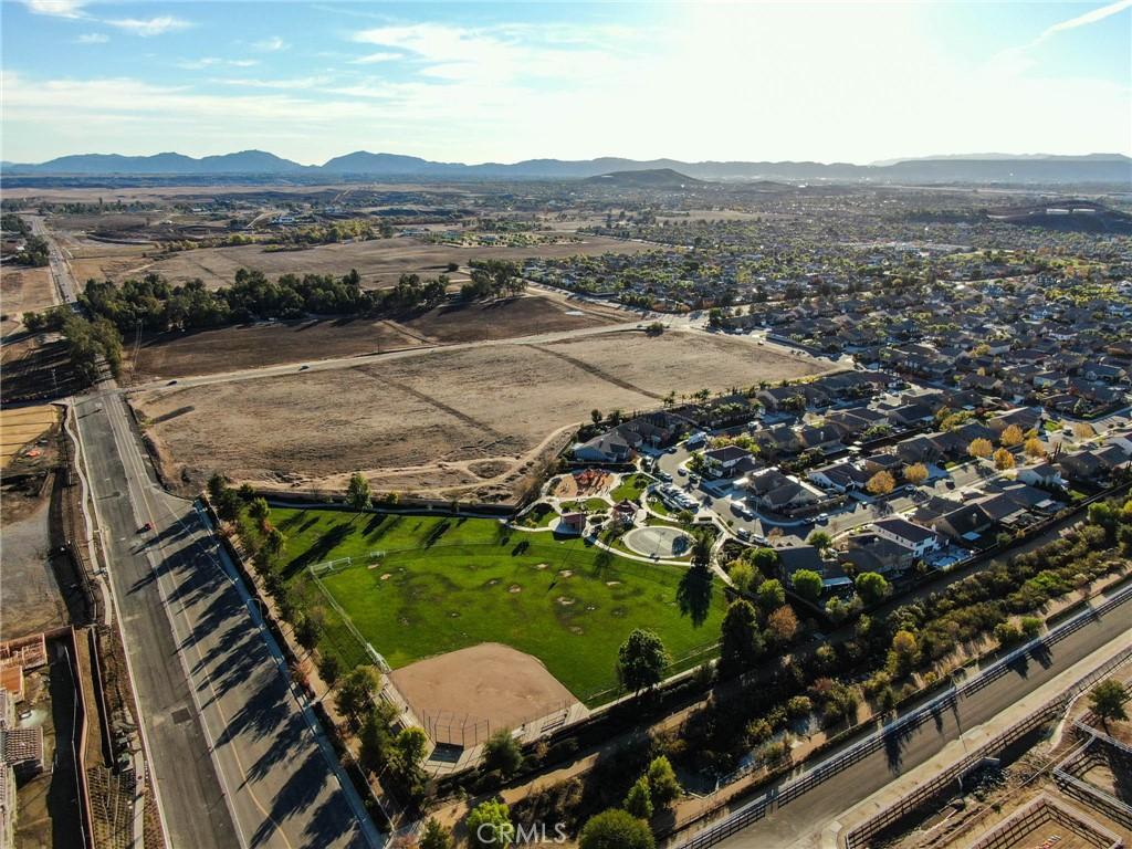 MLS #OC23017757 img 2