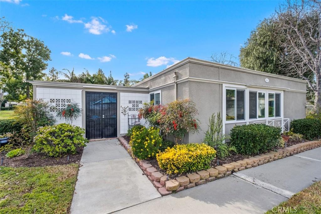 MLS #OC23018506 image #0