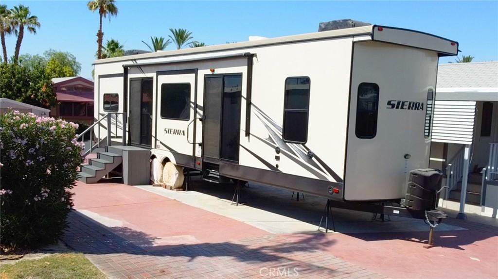 MLS #OC23116300 image #0