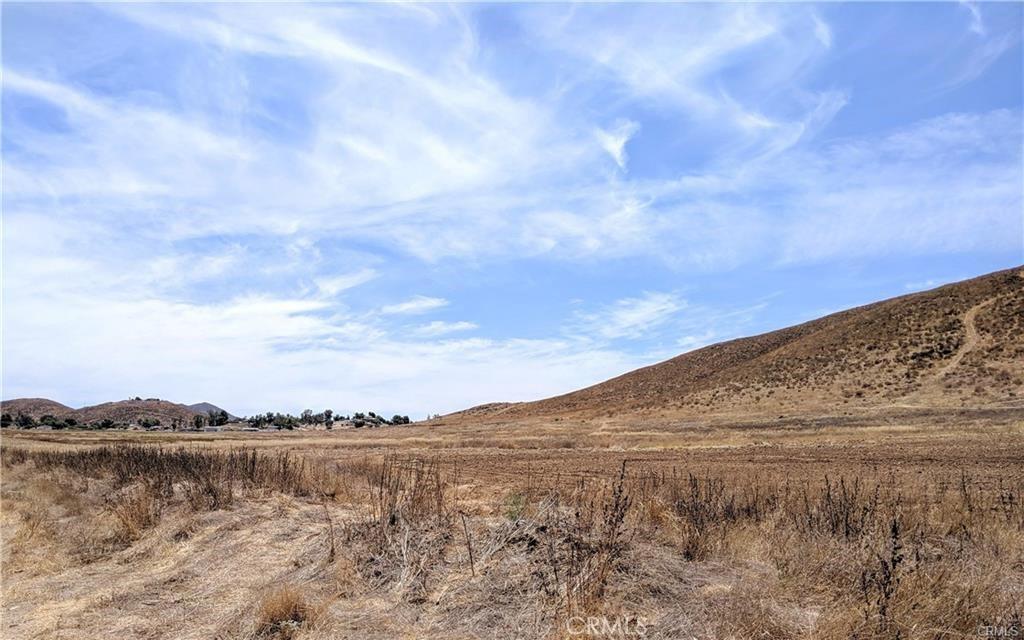 MLS #OC24056895 img 0
