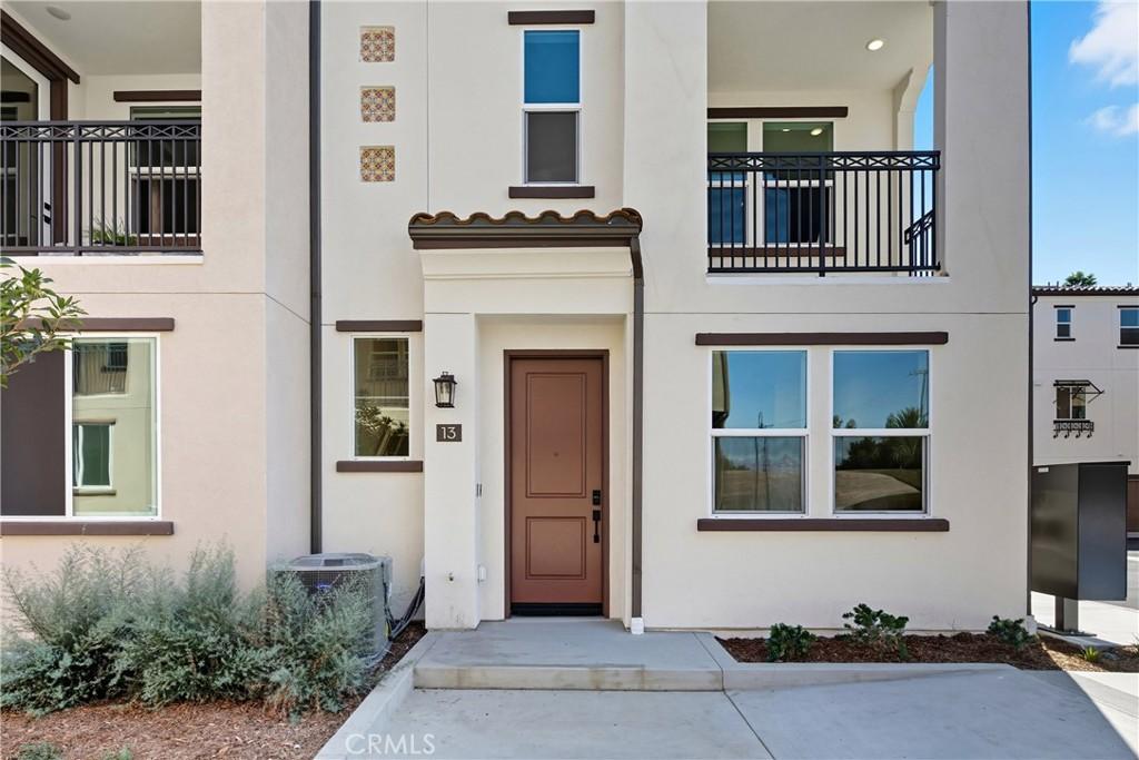 MLS #OC25047760 image #0