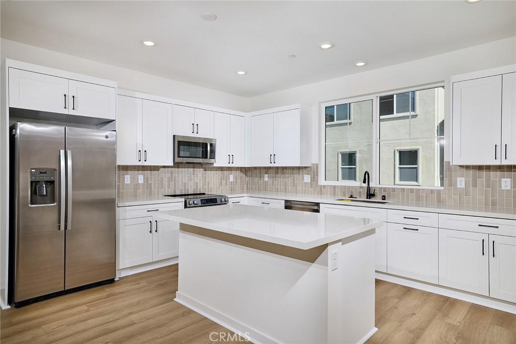 MLS #OC25055945 image #0