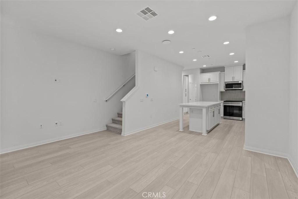 MLS #OC25080865 image #0