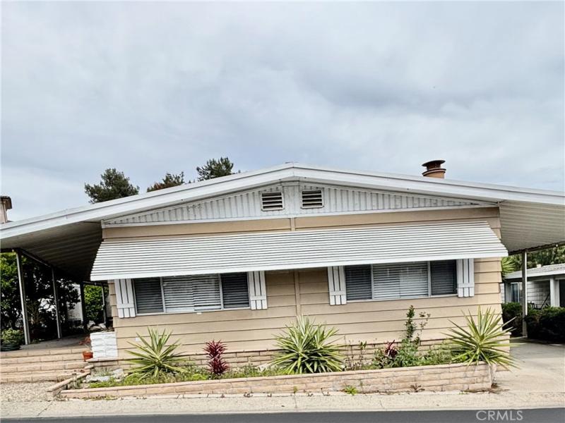 MLS #OC25082225 image #0