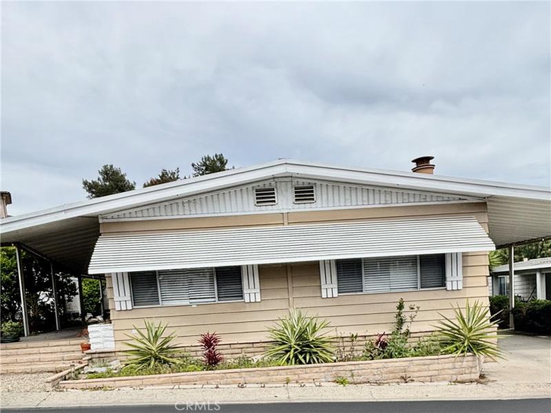 MLS #OC25082225 image #0