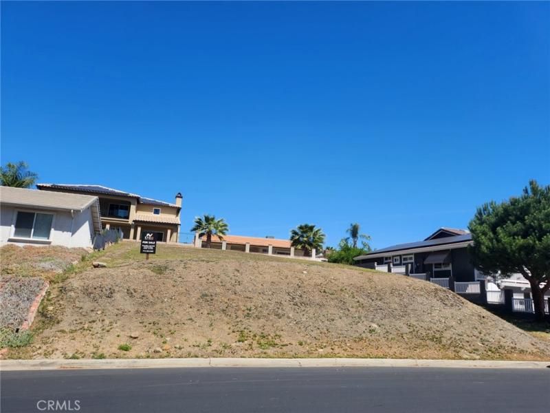MLS #OC25082818 image #0