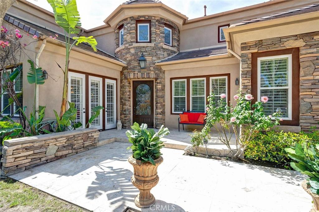 MLS #OC25092278 image #0