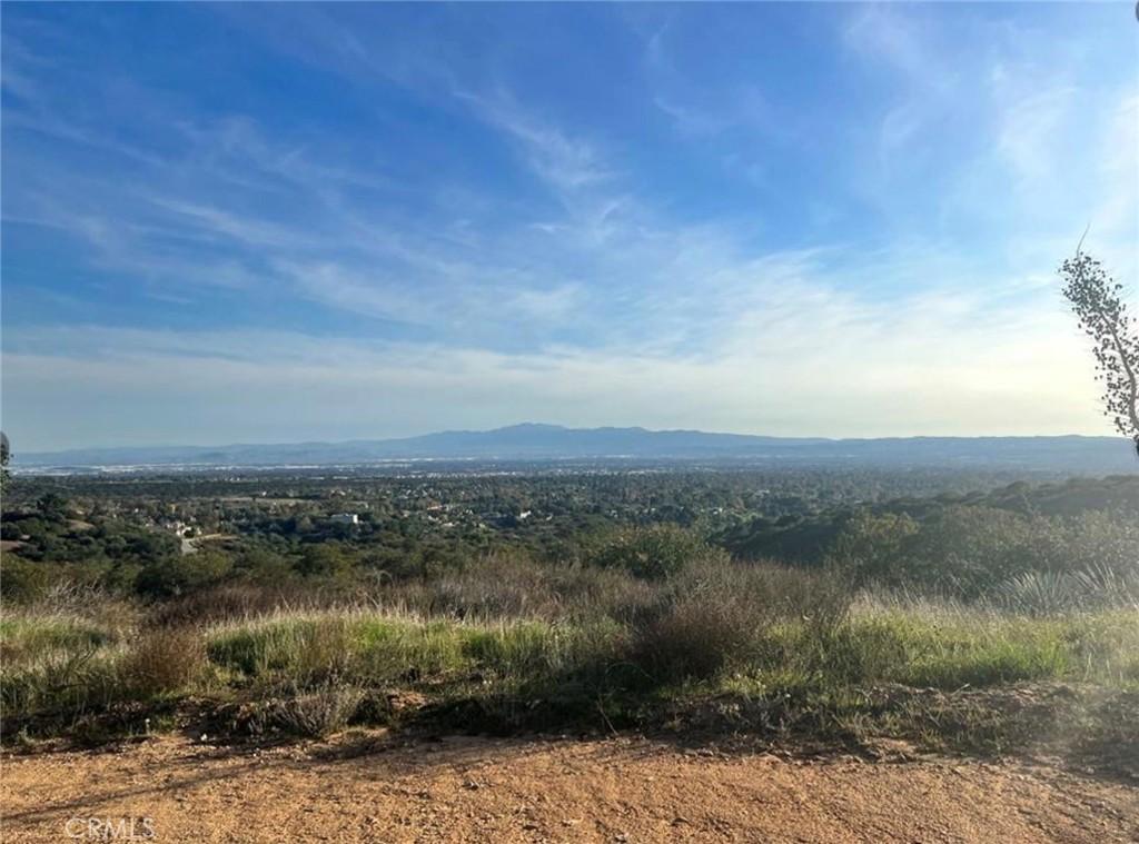 MLS #OC25092911 img 0