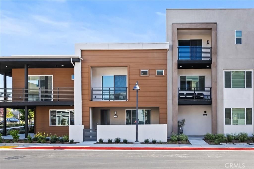 MLS #OC25094383 image #0