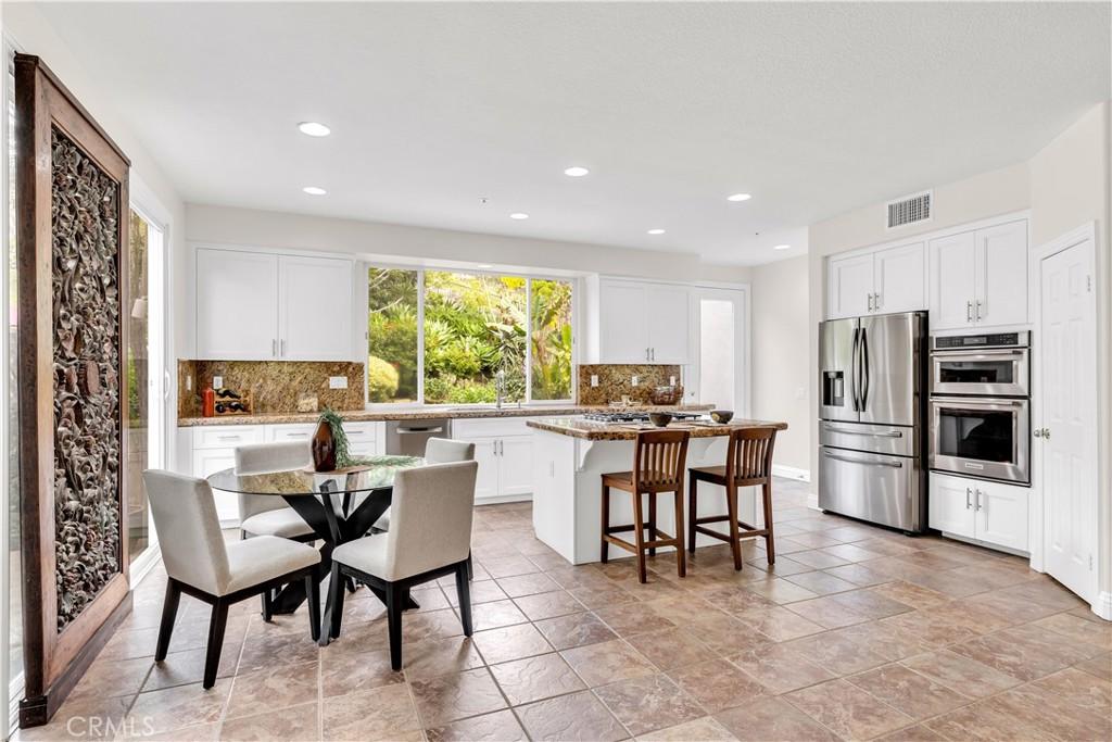 MLS #OC25095542 img 0