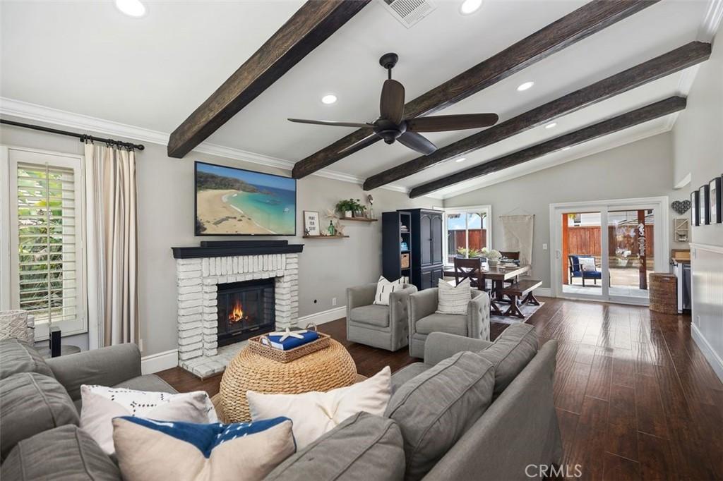 MLS #OC25101068 img 0