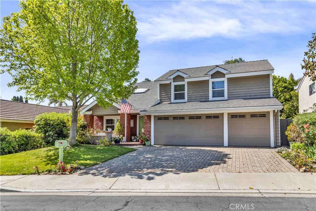 MLS #OC25103077 img 0