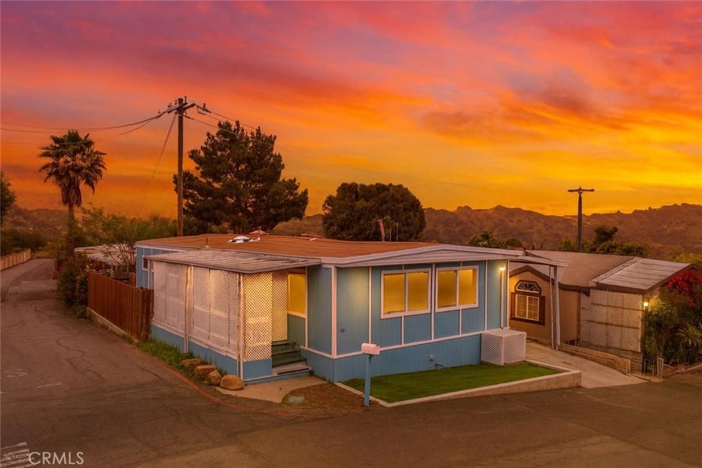 MLS #OC25103342 image #0