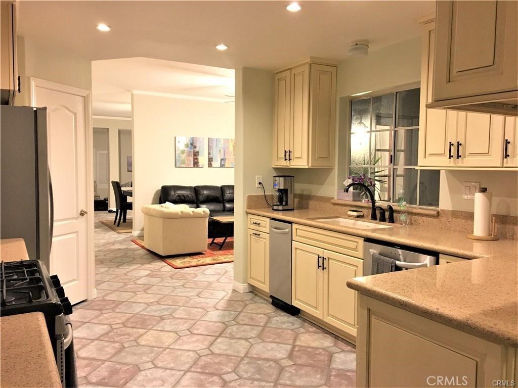 MLS #OC25104065 image #0