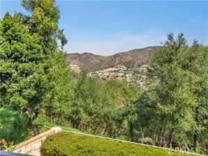 MLS #OC25104438 image #0