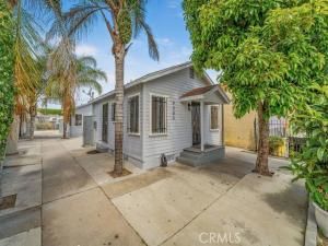 MLS #OC25105003 img 0