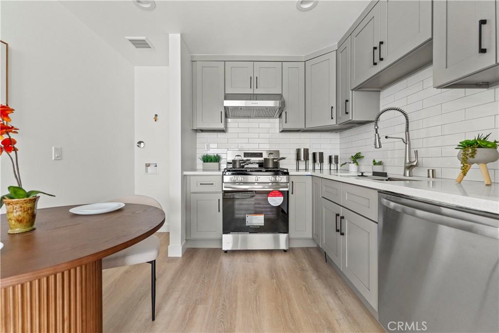 MLS #OC25112490 image #0