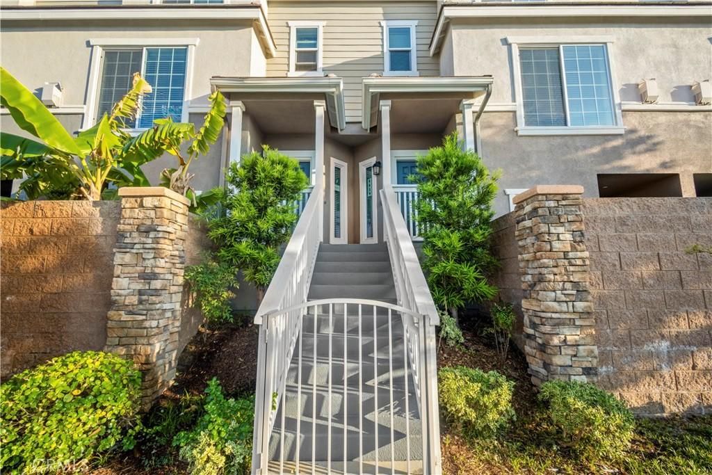 MLS #OC25113811 image #0