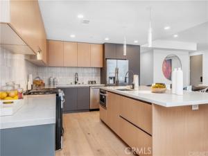 MLS #OC25115129 image #0