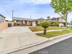 MLS #OC25117162 image #0