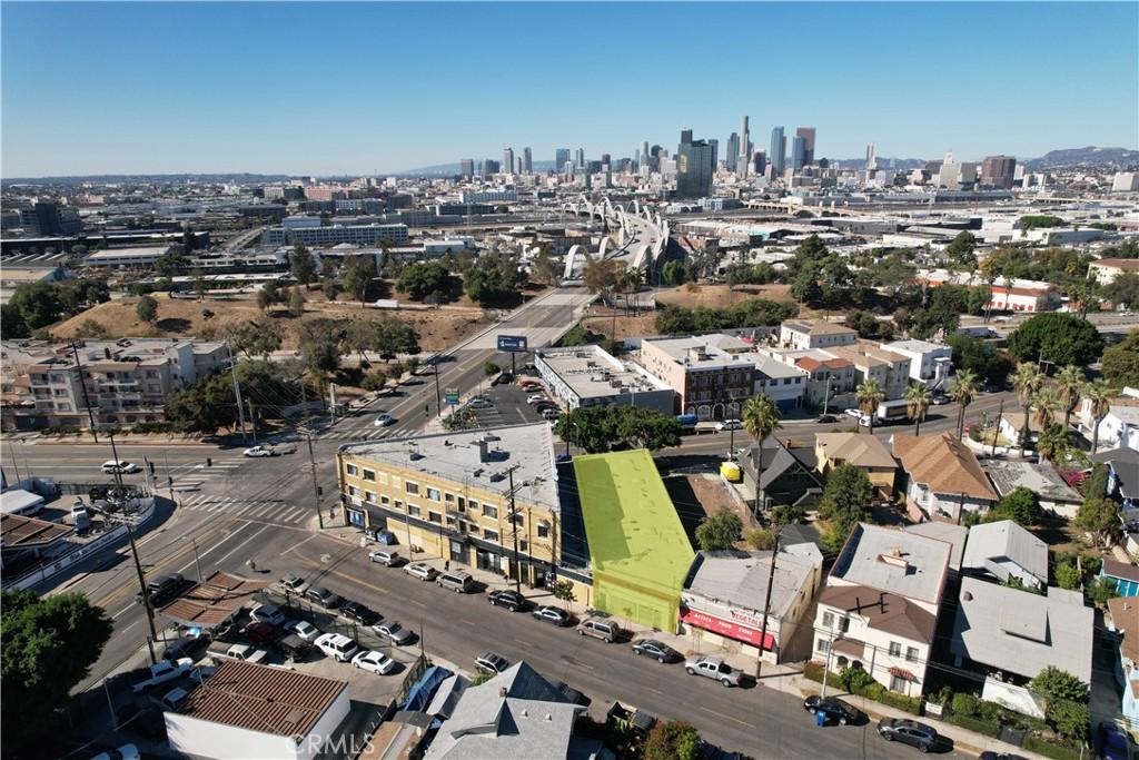 MLS #OC25117594 img 0