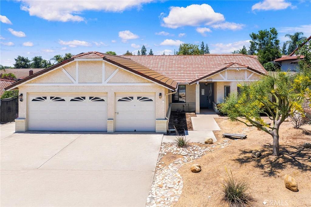 MLS #OC25120439 img 0