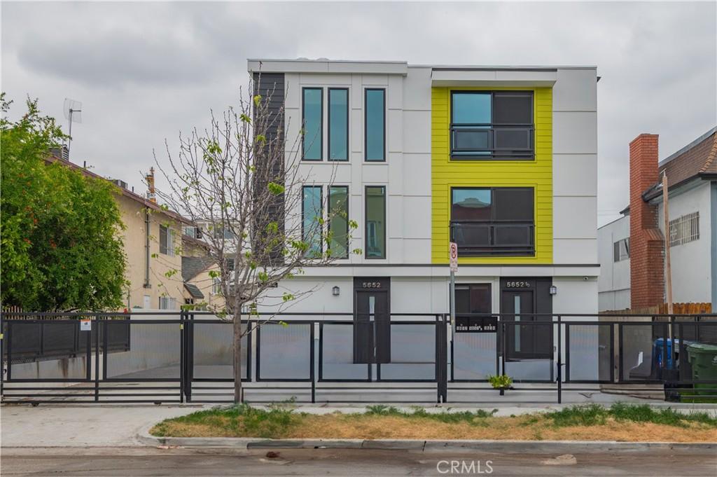 MLS #OC25130414 img 0