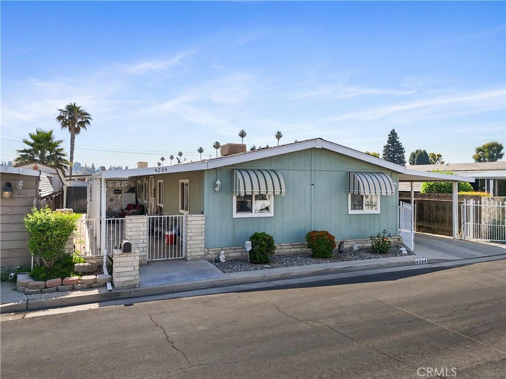 MLS #OC25133031 image #0