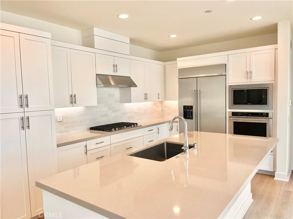 MLS #OC25134532 image #0
