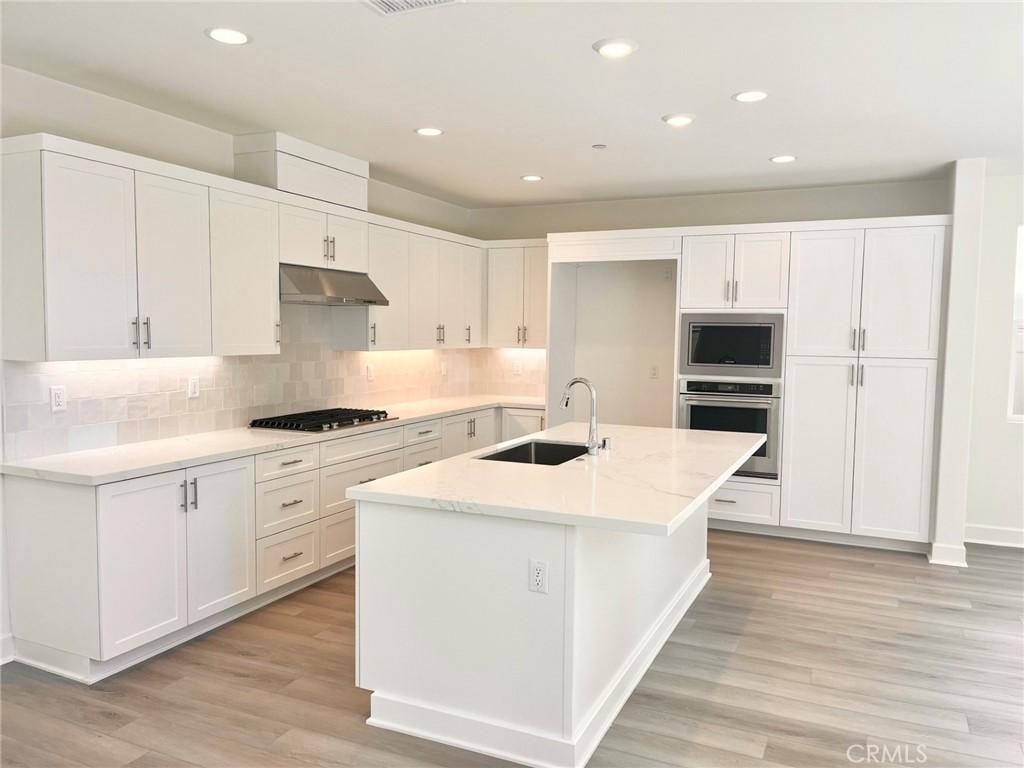 MLS #OC25134552 image #0