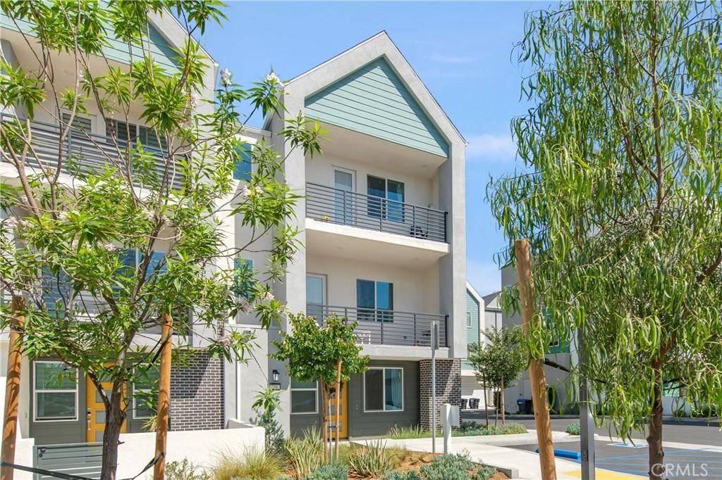 MLS #OC25136905 image #0