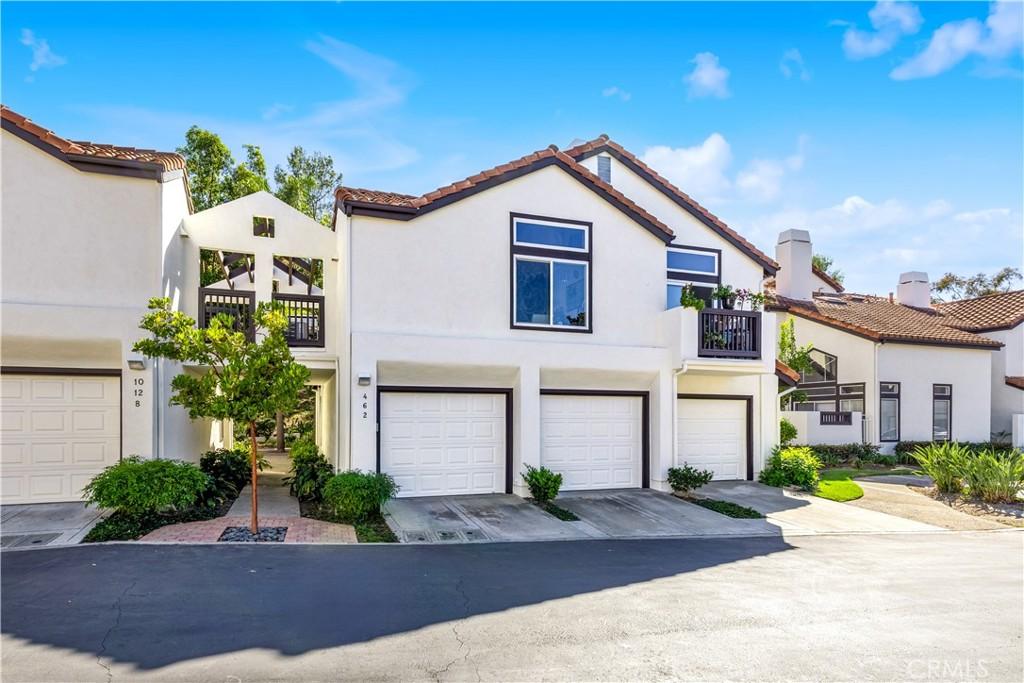 MLS #OC25140078 image #0