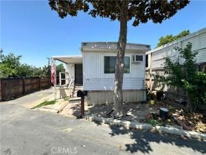 MLS #OC25141428 image #0