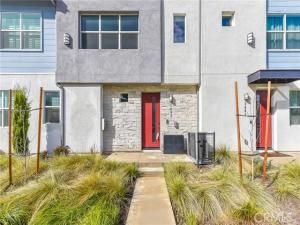 MLS #OC25142193 image #0