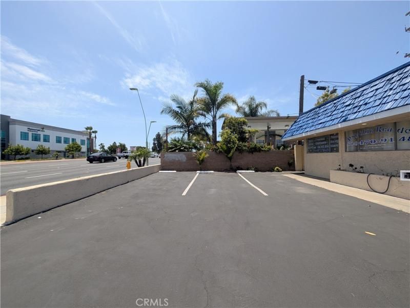 MLS #OC25146149 img 0